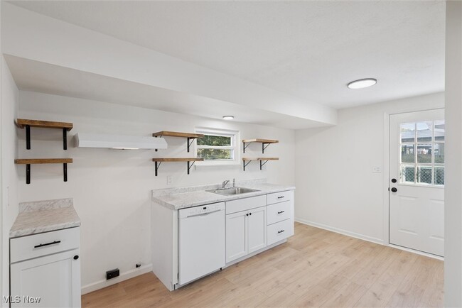 Building Photo - 6470 Sandfield Dr