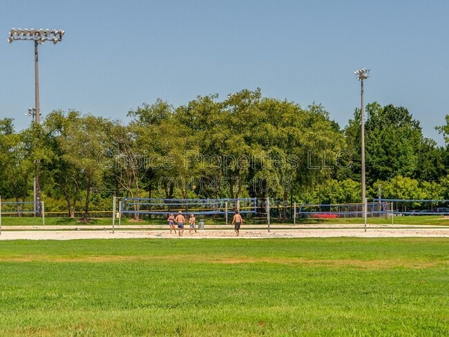 Building Photo - 4027 Zilker Park Dr