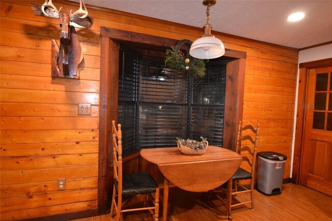 Building Photo - 2611 Primrose Dr