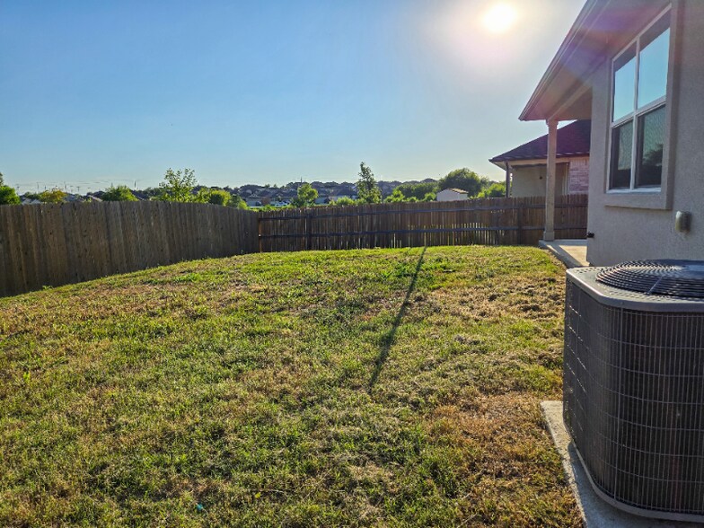 Building Photo - 109 Brody Ln