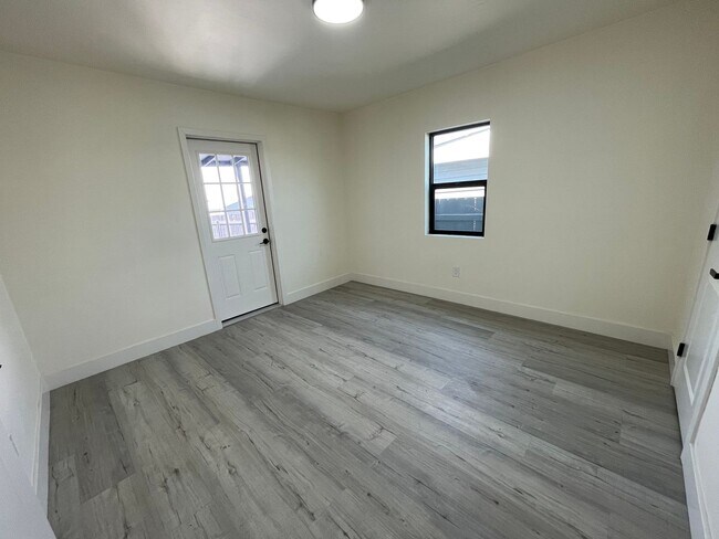 Building Photo - 1846 Klauber Ave