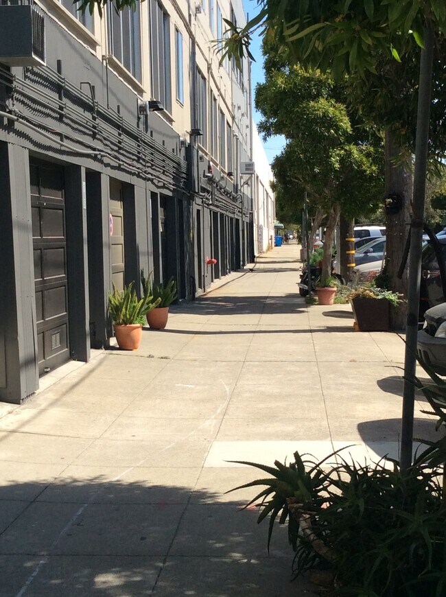 Building Photo - 601 Minnesota St