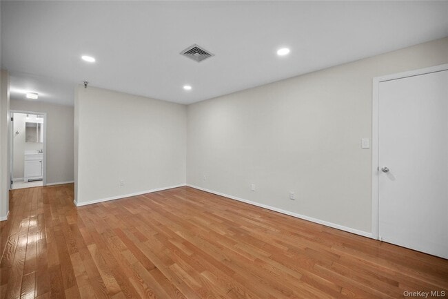 Building Photo - 520 Ashford Ave