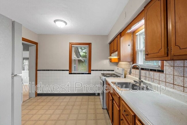 Building Photo - 3417 Eminence Blvd