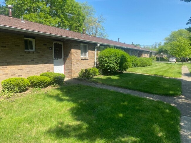 Primary Photo - 2324 Woodbrook Cir N