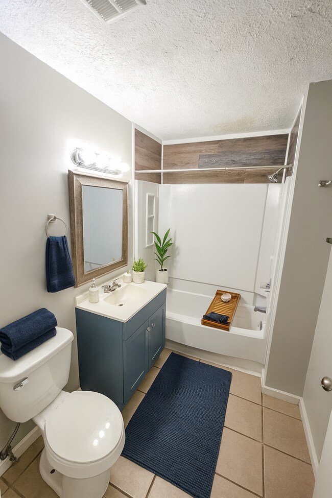 Building Photo - Newly Renovated 1 Bedroom, available Now!
