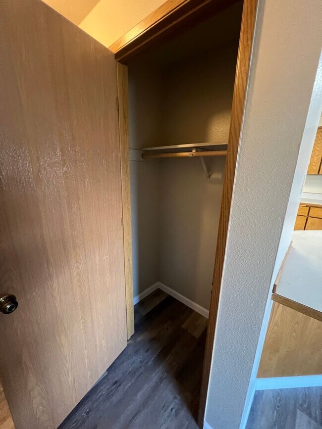 Building Photo - Rent Reduced!! Duplex for Rent, East Wenatchee