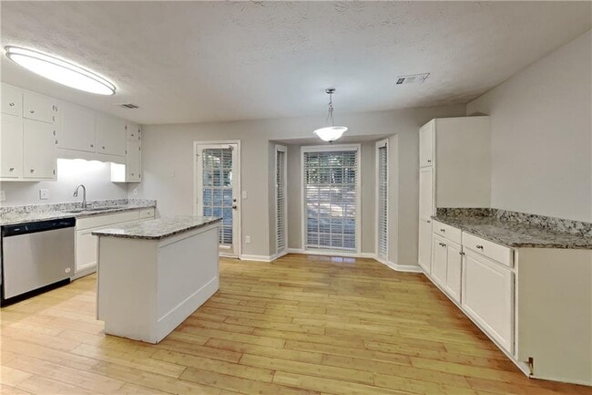 Building Photo - 392 Trotters Ridge