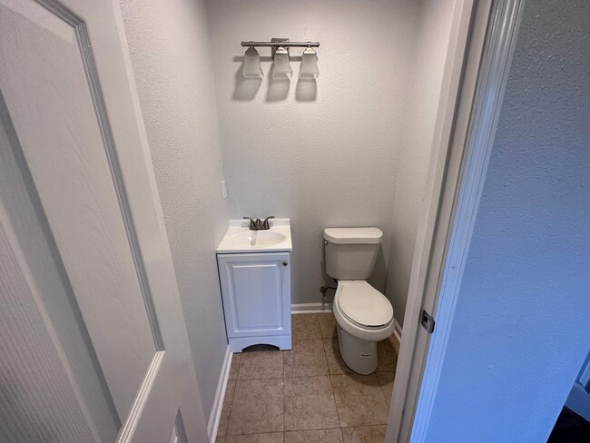 Building Photo - Remodeled 3/1!