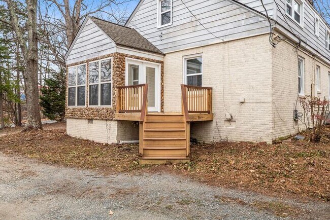 Building Photo - Brick home, Two Story, Hardwoods, DR, 2 Sun Rooms, FP, Carport!.