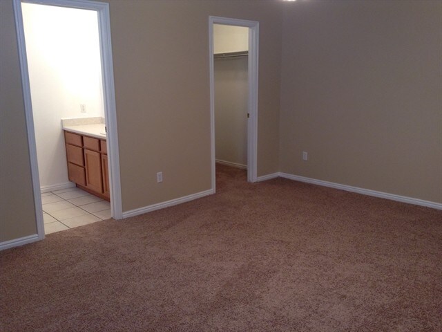 Building Photo - 555 E 700 N