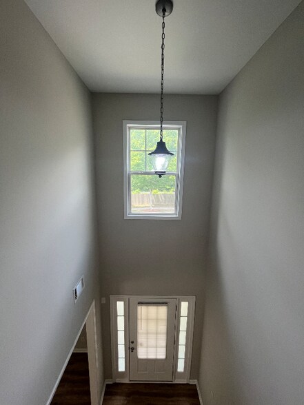 Building Photo - 2501 Southhaven Ln