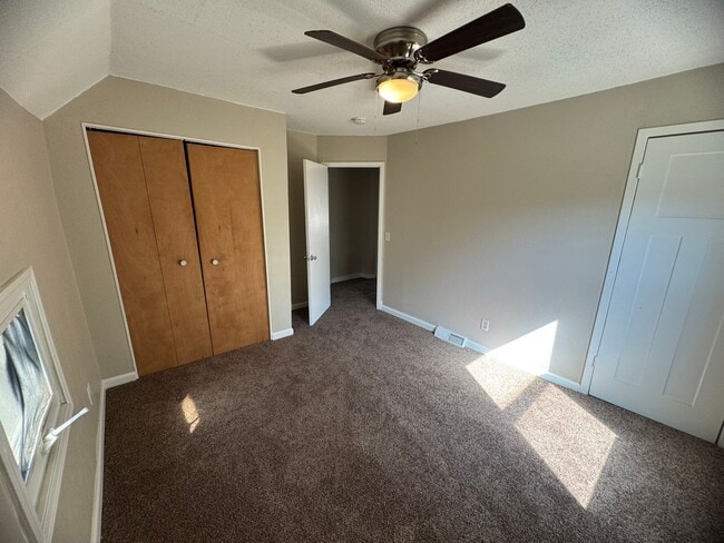 Building Photo - 3 bedroom home in Moline