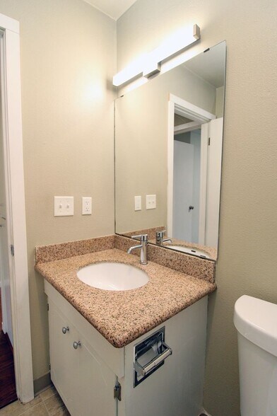 Building Photo - 4232-4232 SE Cesar Estrada Chavez Blvd