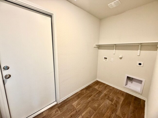 Building Photo - 4042 Bay Leaf Lp