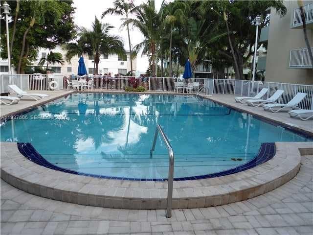 Building Photo - 1801 S Treasure Dr