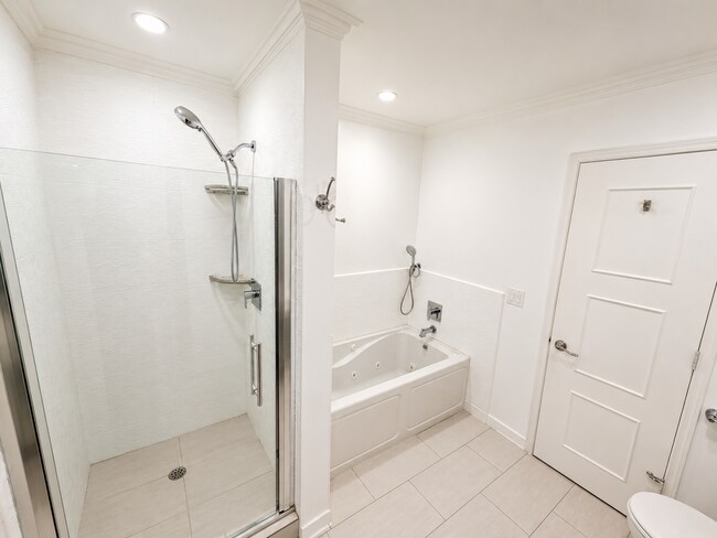 Building Photo - 1351 N Orange Dr