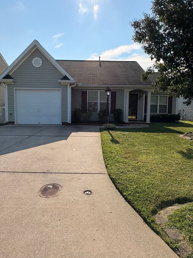 Building Photo - Updated 3 Bedroom Rental