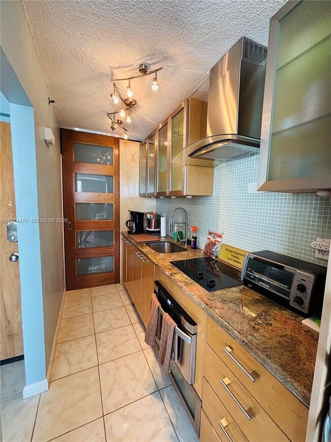 Building Photo - 1255 Collins Ave