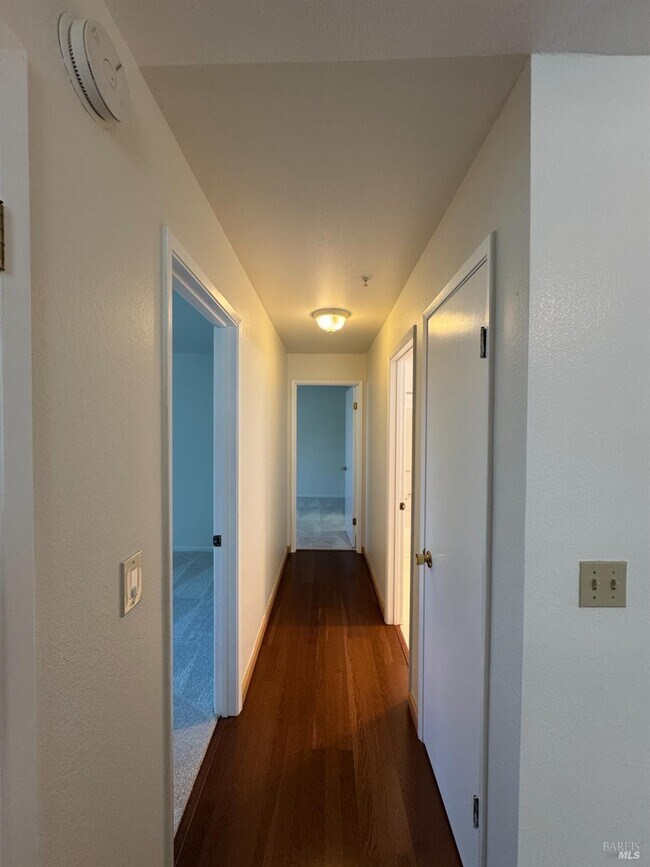 Building Photo - 375 Lighthouse Dr