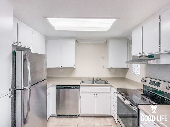 Building Photo - SD: Beautiful 1BD/1BA Condo in San Marcos with Community Pool, Private Balcony & Reserved Parking