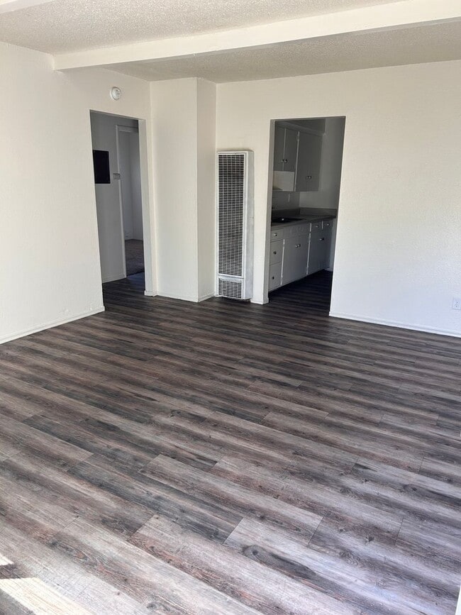 Building Photo - 3233