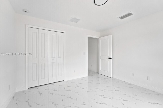 Building Photo - 5203 Birch Dr