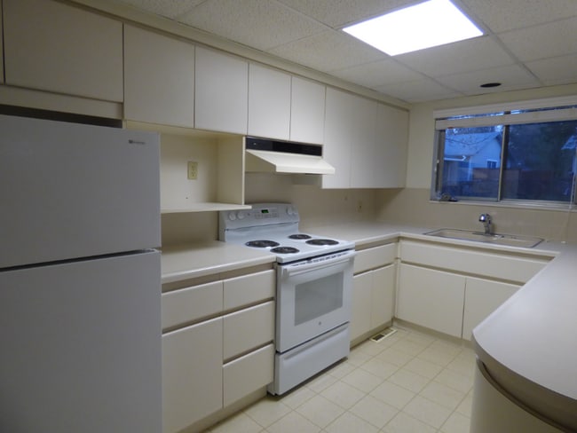 Building Photo - Spacious 2BR/2.5BA in Lakewood!