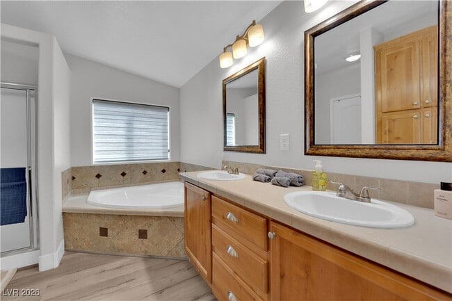 Building Photo - 6425 W Quail Ave