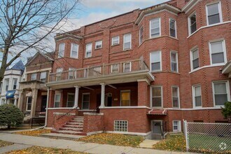 Building Photo - Spacious, Renovated 3 Bedroom 1 Bathroom