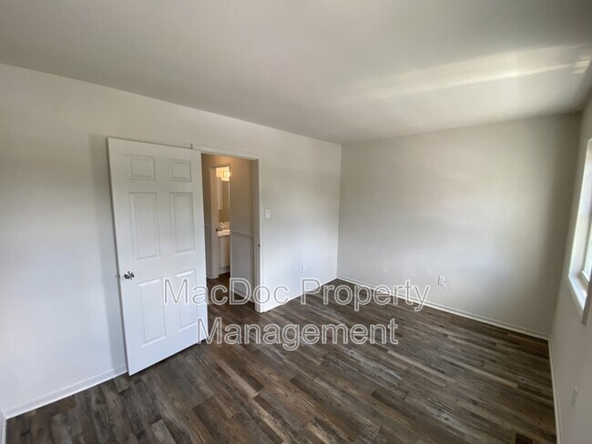 Building Photo - 14674 Pinon Ct