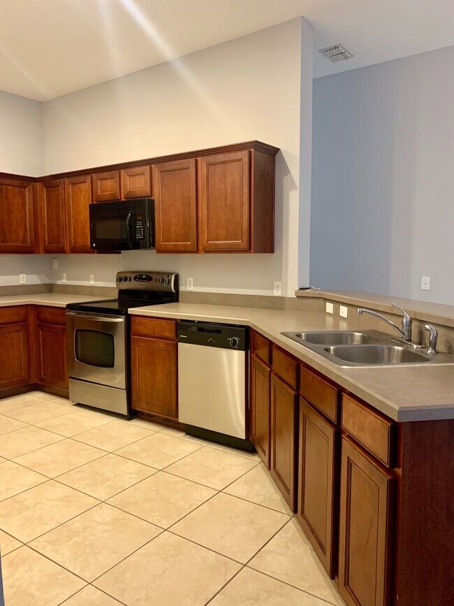 Building Photo - Spacious 2 bedroom/2 bath Condo with 1 car garage in Harmony for Rent