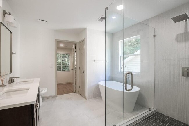 Building Photo - 70 Gardenia Dr NW