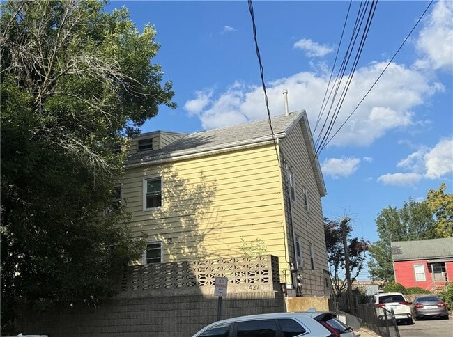 Building Photo - 427 High St