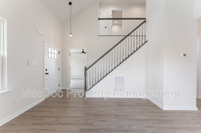 Building Photo - 105 Hillcrest Dr