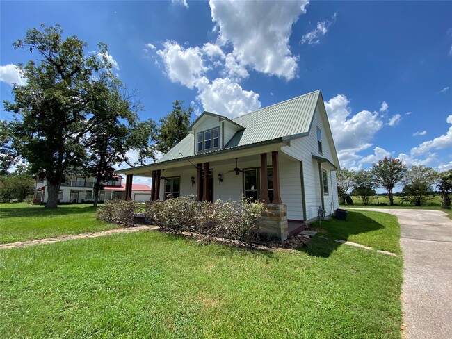 Building Photo - 26633 Decker Prairie-Rosehill Rd