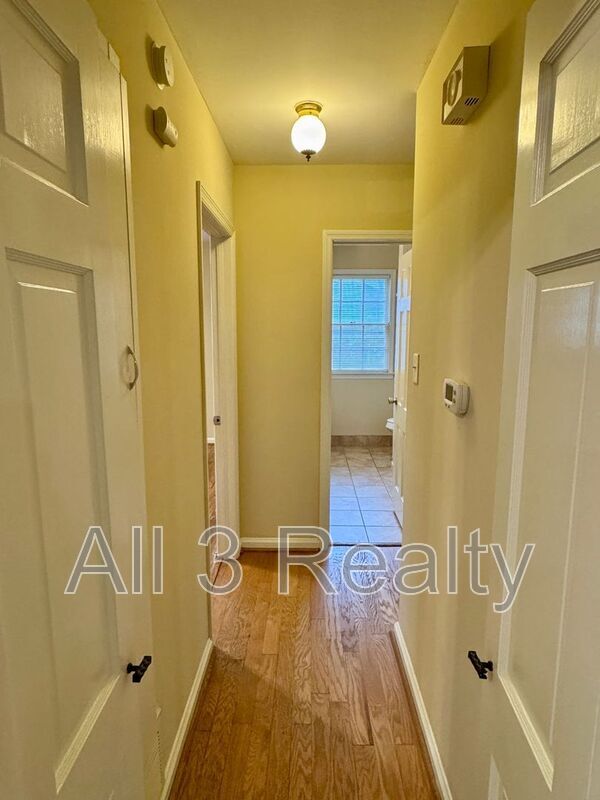 Building Photo - 2913 Sumter Ave