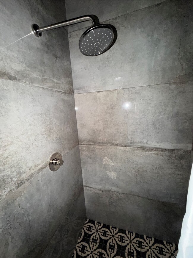 Building Photo - 402 Hyde Park Blvd