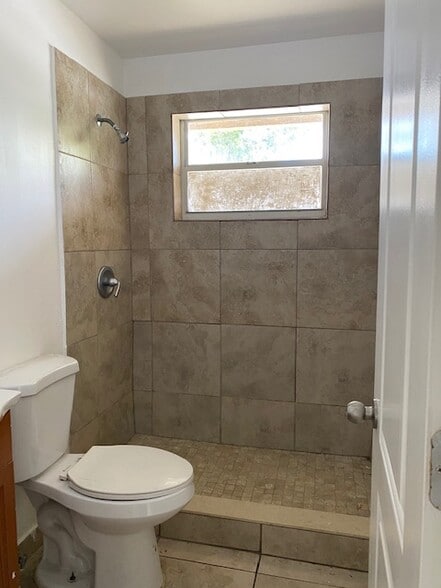 Building Photo - 2746 Johnson St