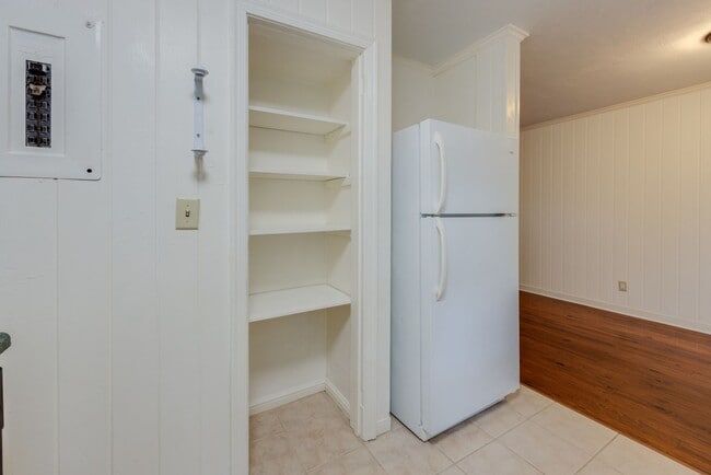 Building Photo - 3 Bedroom, 2 Bath Home Available 10/1/2025...