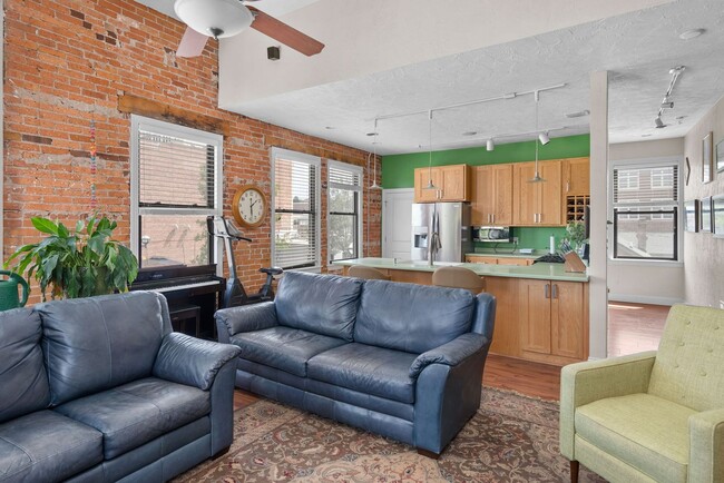 Building Photo - Awesome Downtown Moline Apartment Close to...