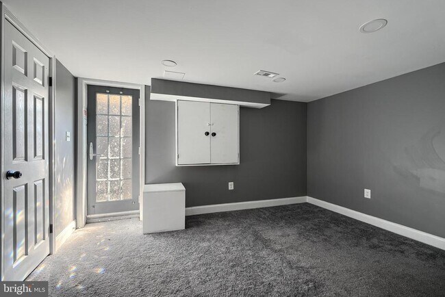 Building Photo - 1618 Wadsworth Way