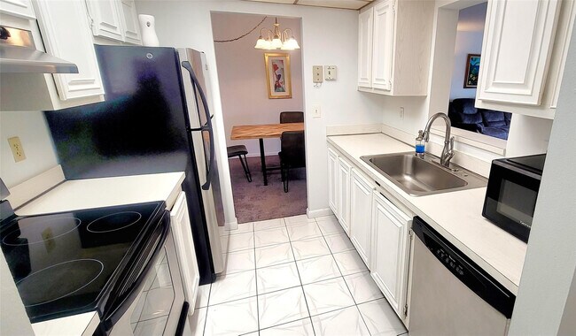 Building Photo - 1009 N Ocean Blvd