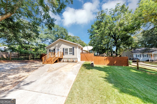 Building Photo - 1810 Evans Dr SW
