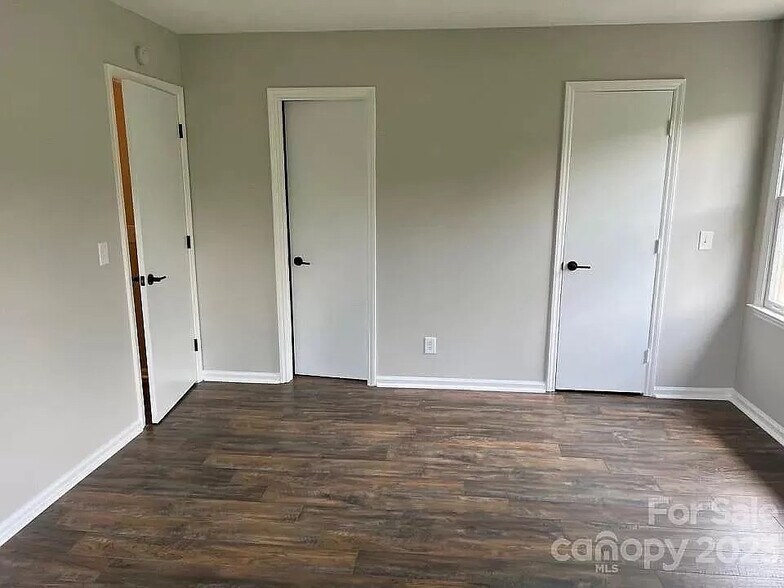 Building Photo - Room in Condo on Meadow Rose Ln