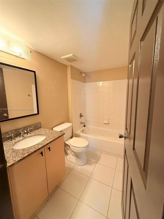 Building Photo - 2457 Centergate Dr