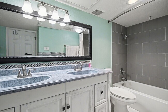 Building Photo - 7575 Katy Fwy