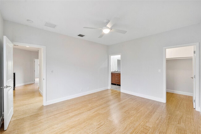 Building Photo - 825 NE 17th Way