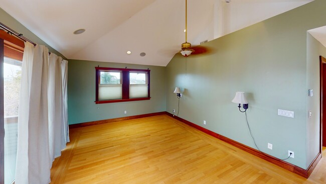 Building Photo - Stunning 1927 Prairie-Craftsman Home with ...