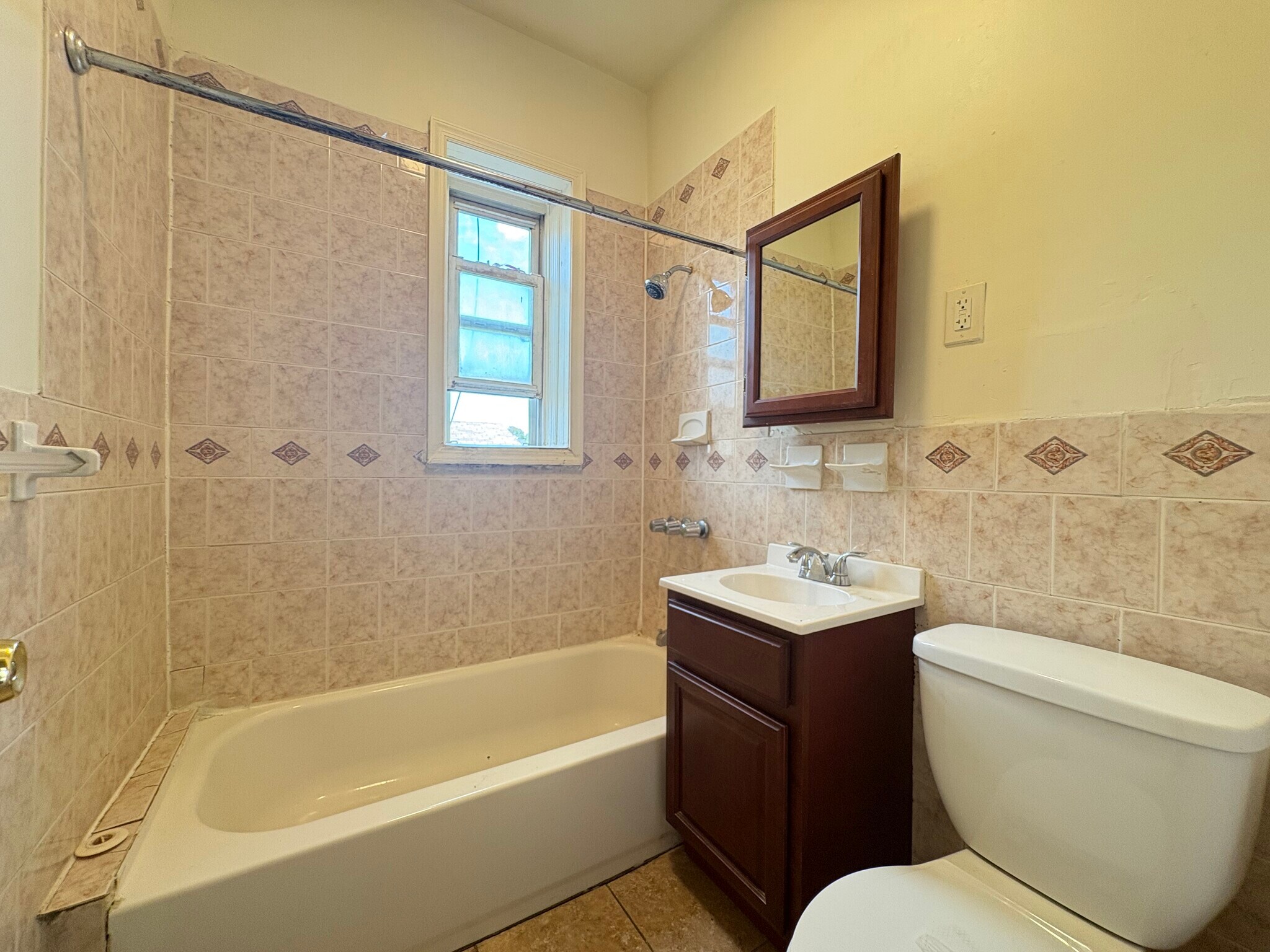 392 Rose Ave 5 - 398 Rose Ave